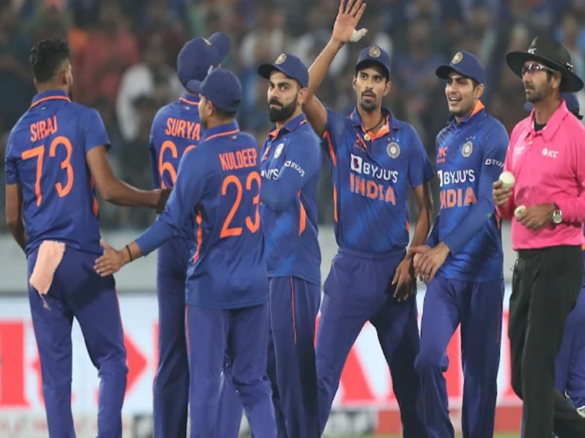 दूसरे ODI से पहले टीम इंडिया को मिली बड़ी सजा, 60% मैच फीस का जुर्माना लगा
